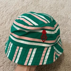 The animals Observatory kids hat. For age 3-4 years.